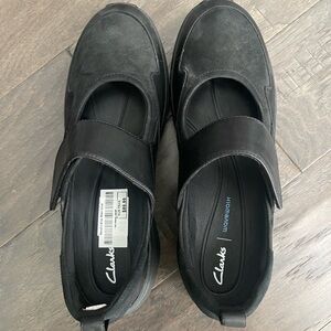 Clarks wave walk shoe.  NWT Size 9